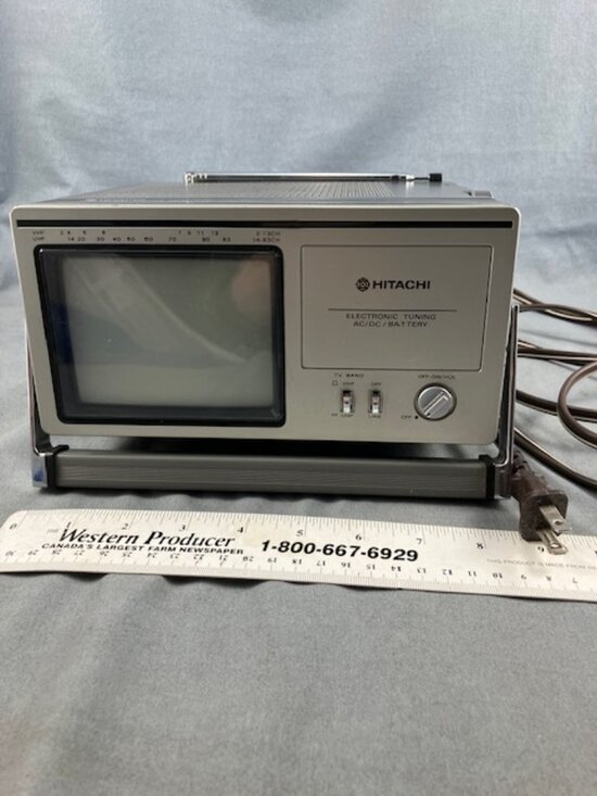 Hitachi Other - Vintage Hitachi TP 120 K 2200 Portable Analog B & W VHF UHF 5" TV 1981